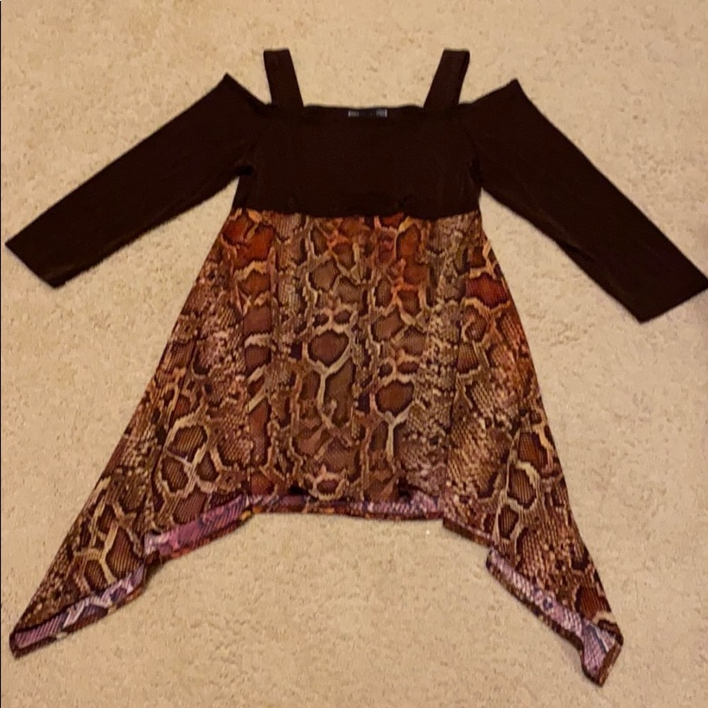 Slinky Cold shoulder asymmetric tunic